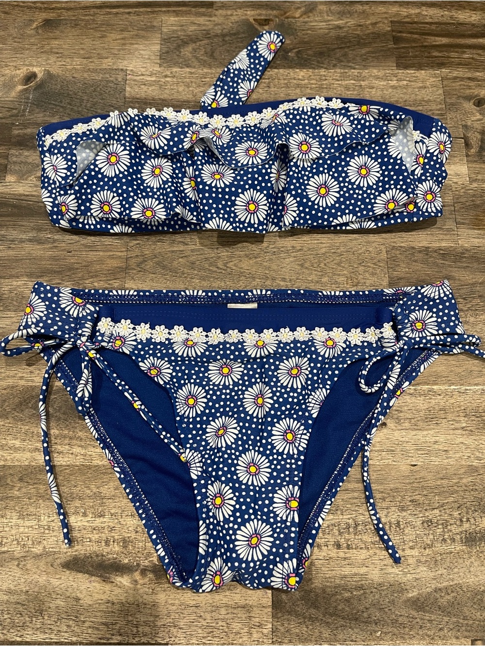 Cute Women’s Daisy 2 Piece Bikini Medium Top Small Bottoms